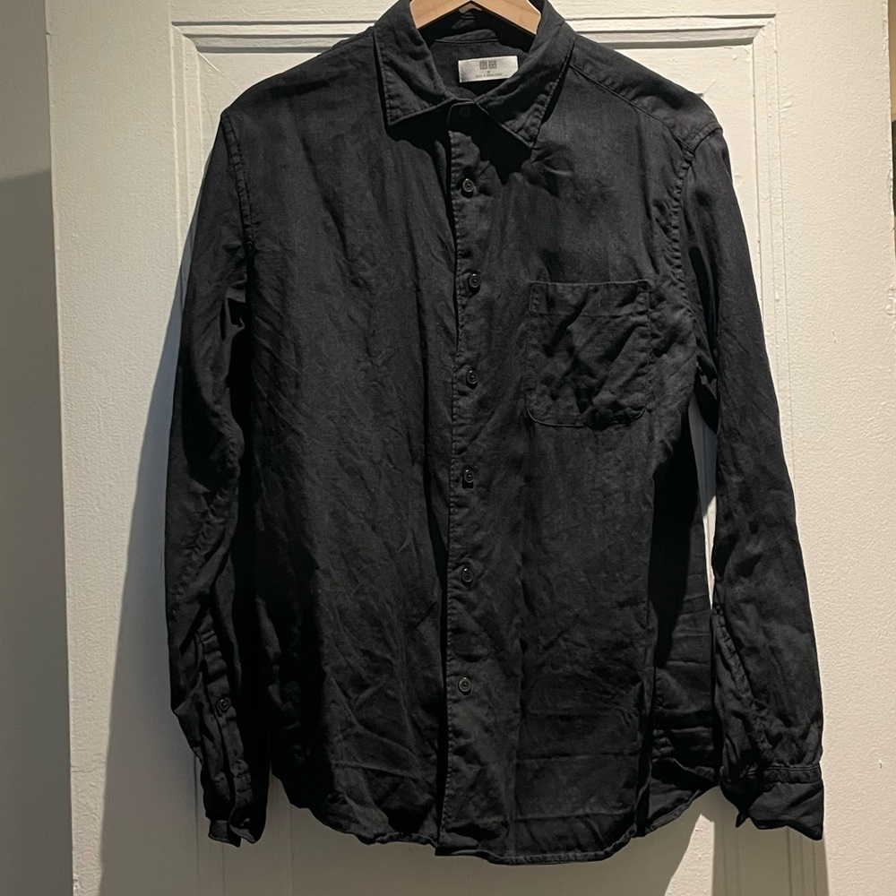 Men's Black Button-Up Long-Sleeve Shirt